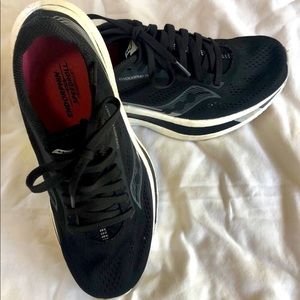 Saucony Endorphin Pro women running shoe. Size 6.5 in Black and White.